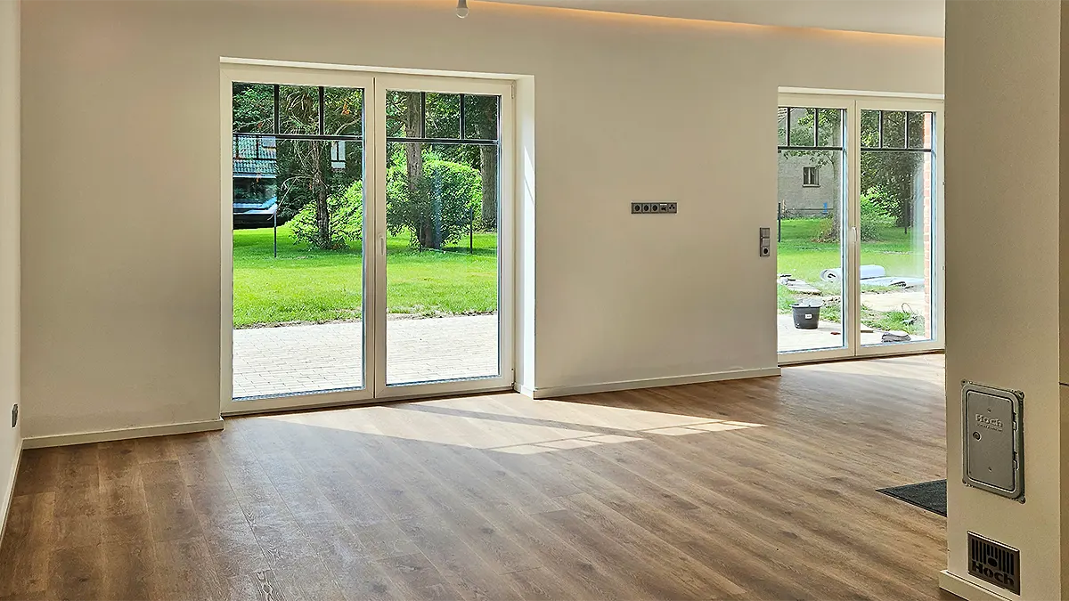 Wohnzimmer mit Ausgang zur Terrasse